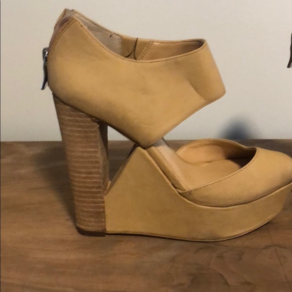 Unique BCBG nude wedges! - Picture 2 of 4